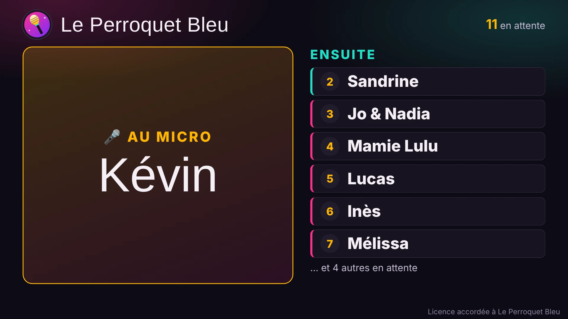 L'écran public : « Au micro : Kévin », puis la liste des chanteurs suivants.
